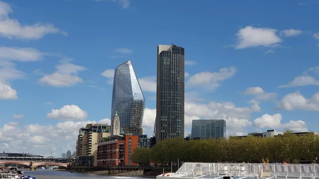 london, office buildings, skyscraper, attractions. Business-to-business demand generation for SaaS companies: a UK pipeline guide